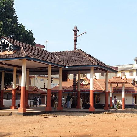 ホテルSwades Residency Cheruvalli エクステリア 写真